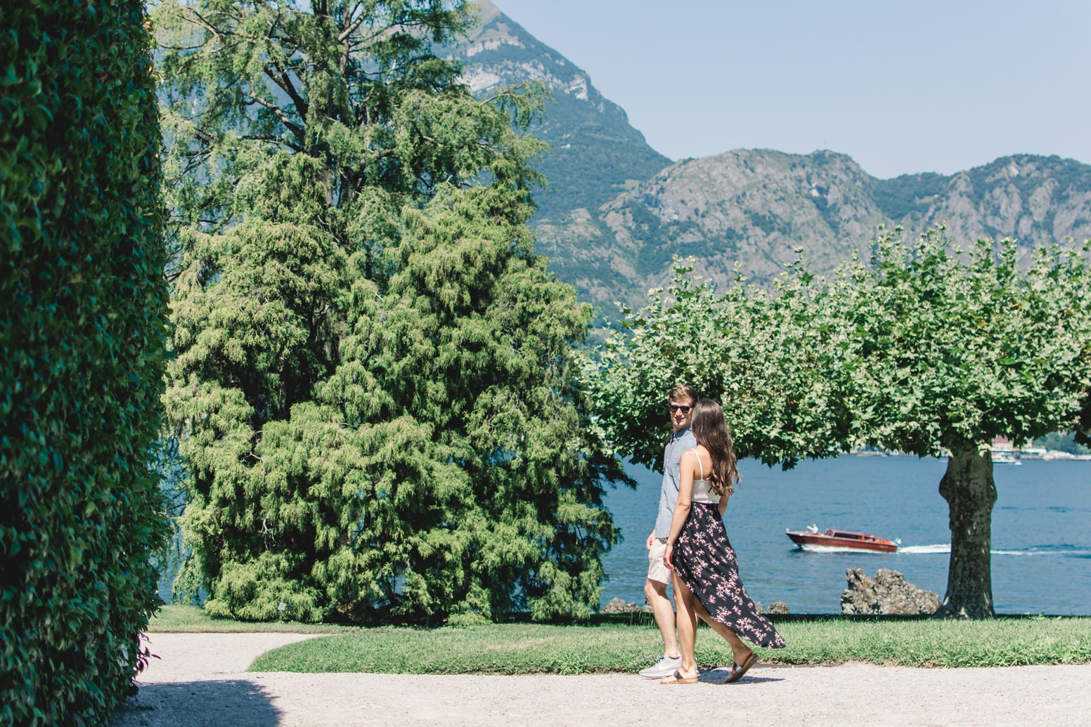 Couple honeymoon at Lake Como