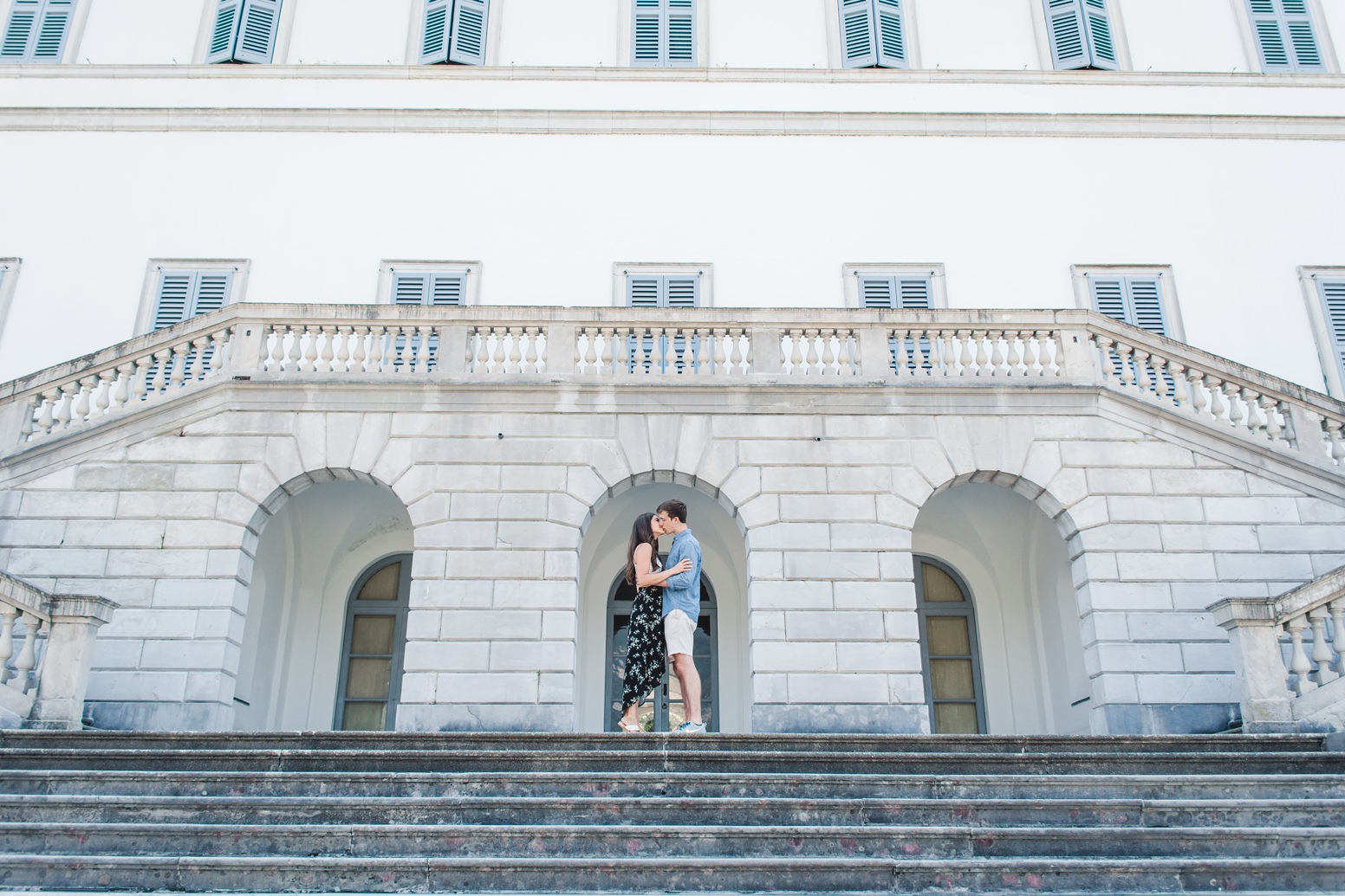 Epic portrait of couple in front of Villa Melzi